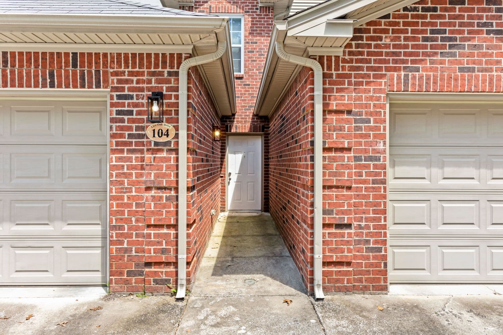 Radcliff House: Red Oak Ct