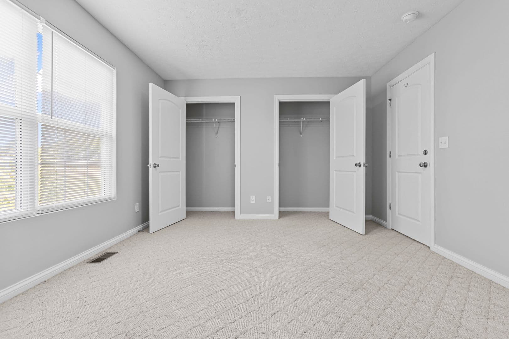 Radcliff House: Red Oak Ct