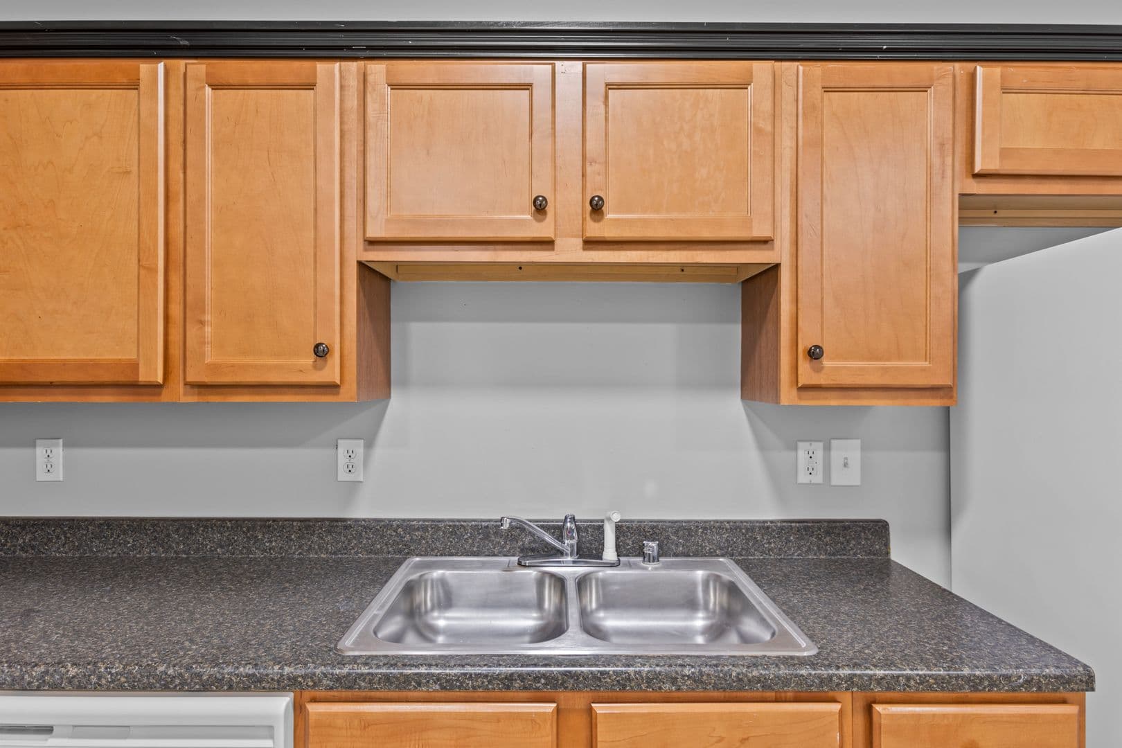 Radcliff House: Red Oak Ct
