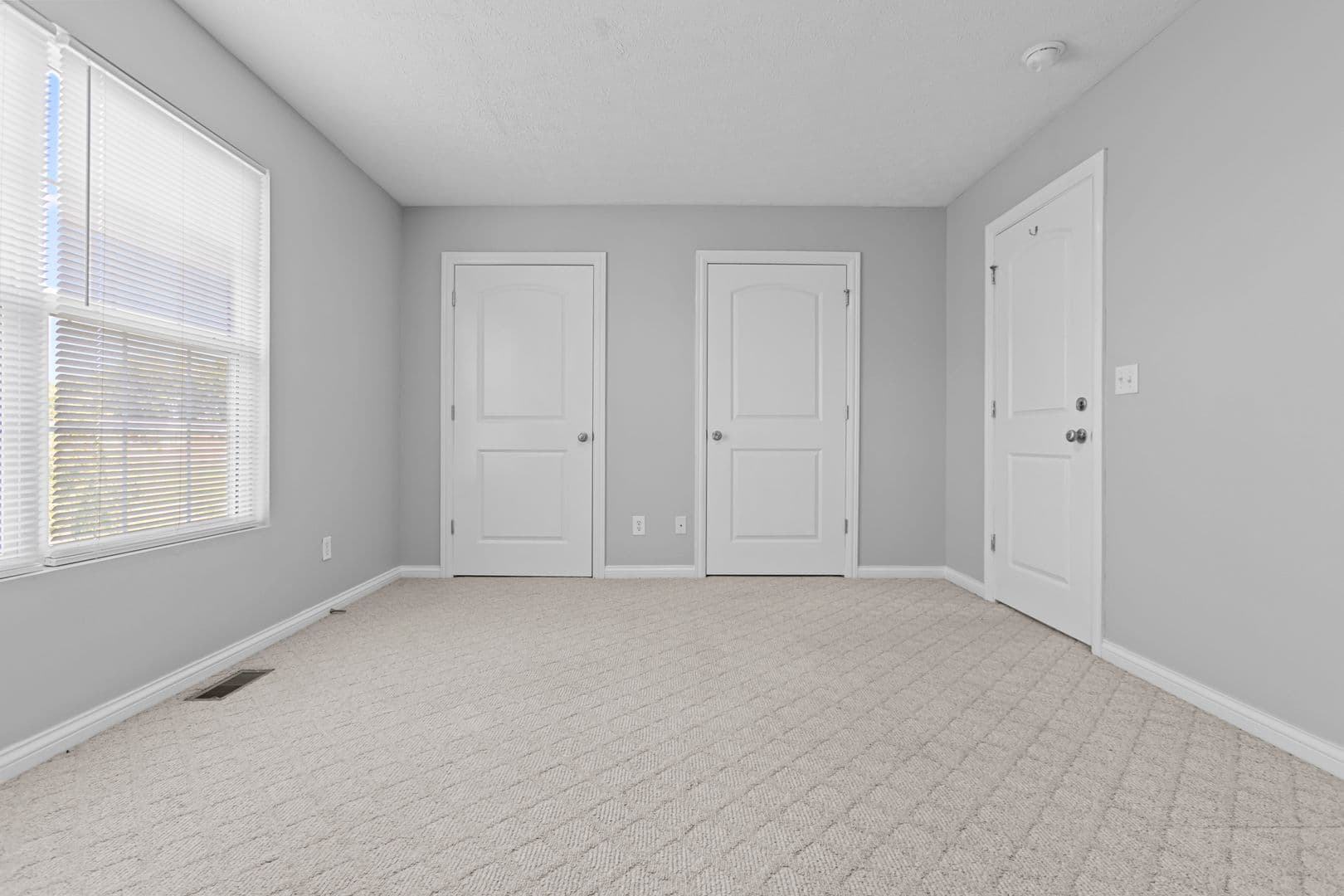 Radcliff House: Red Oak Ct
