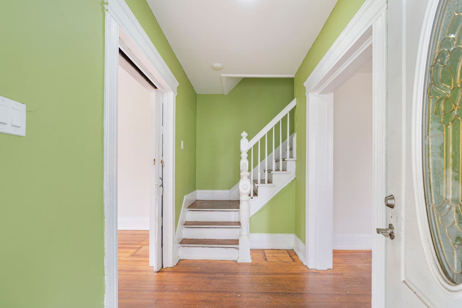 Roselle Apartment: 137-139 East 2nd Avenue