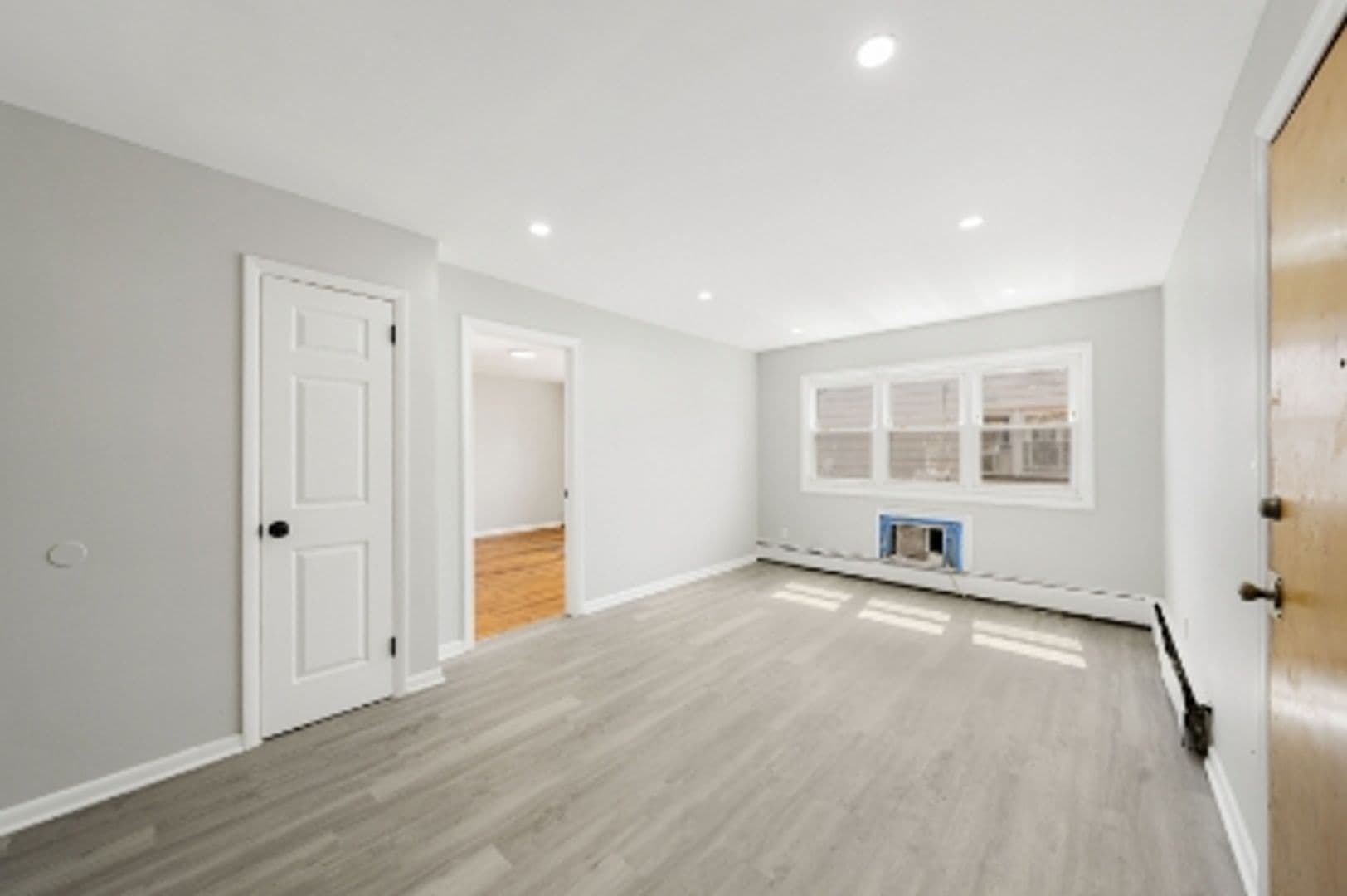 Linden Apartment: 1213 Roselle Street