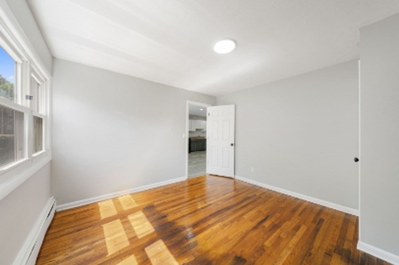 Linden Apartment: 1213 Roselle Street