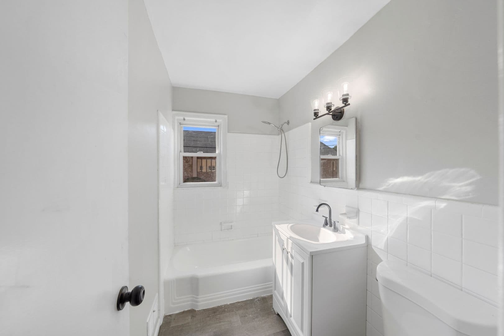 Linden Apartment: 919 Chandler