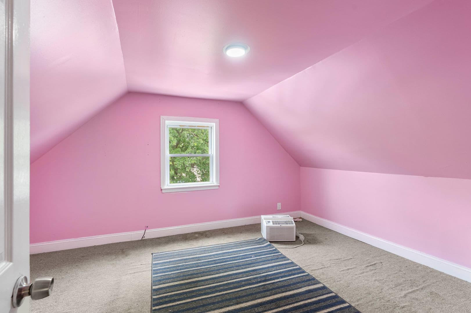 Roselle Apartment: 137-139 East 2nd Avenue