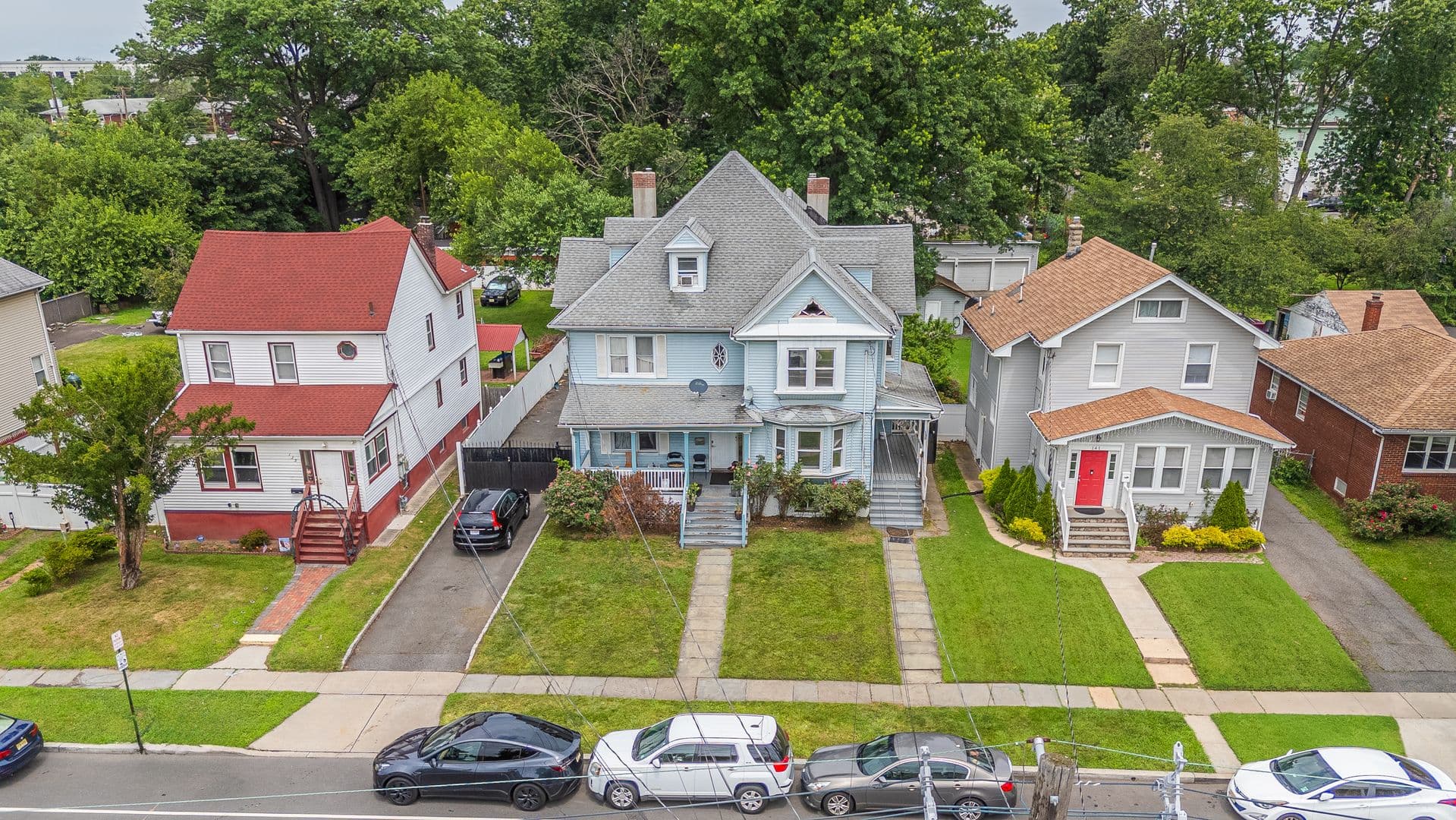 Roselle Apartment: 137-139 East 2nd Avenue