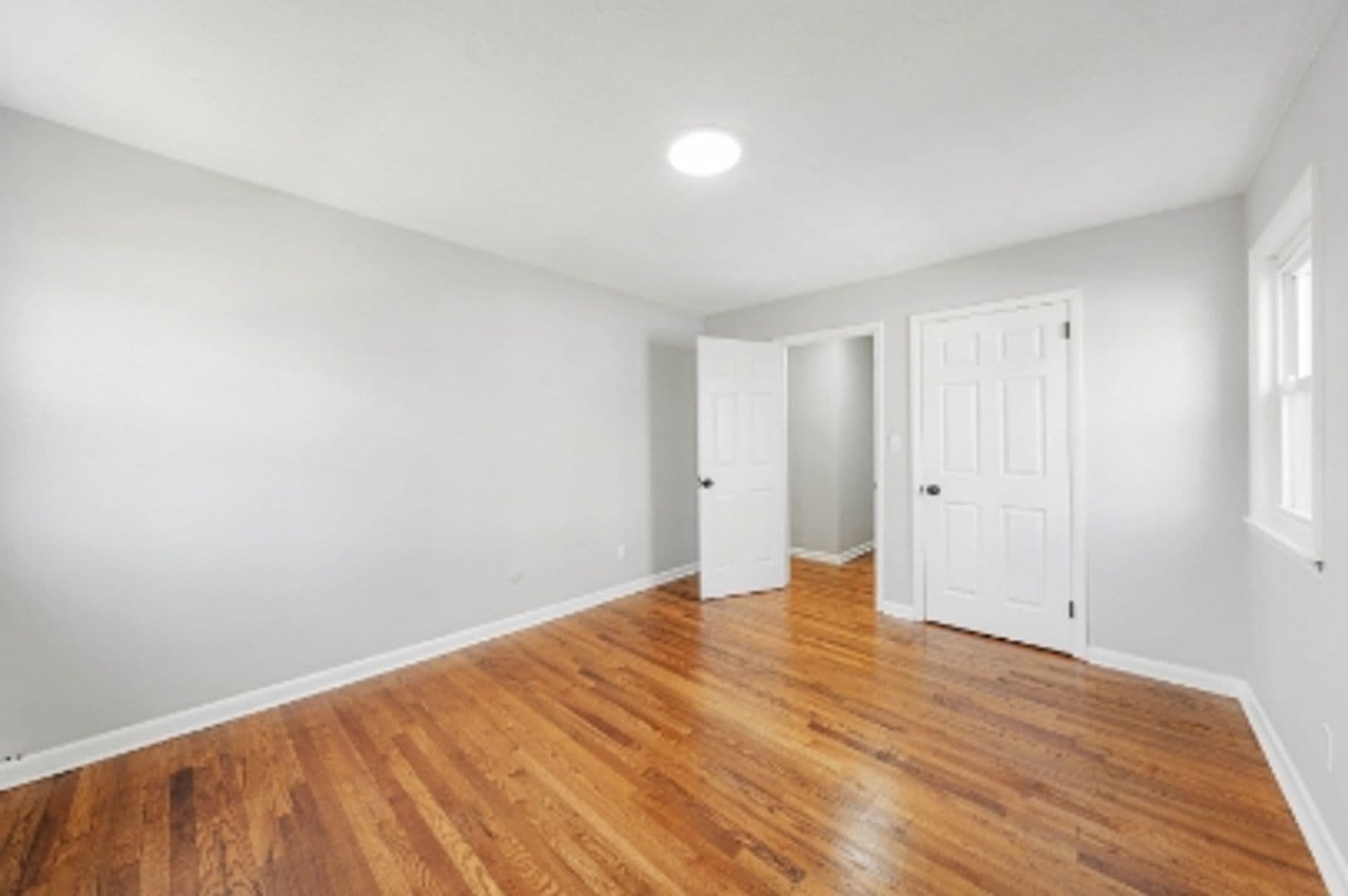 Linden Apartment: 1213 Roselle Street