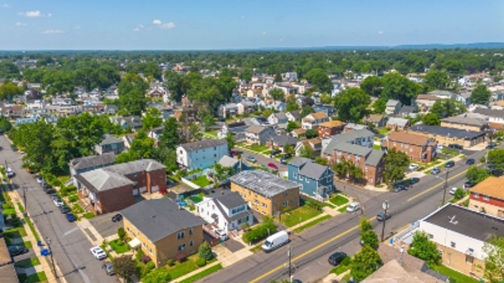 Linden Apartment: 1213 Roselle Street