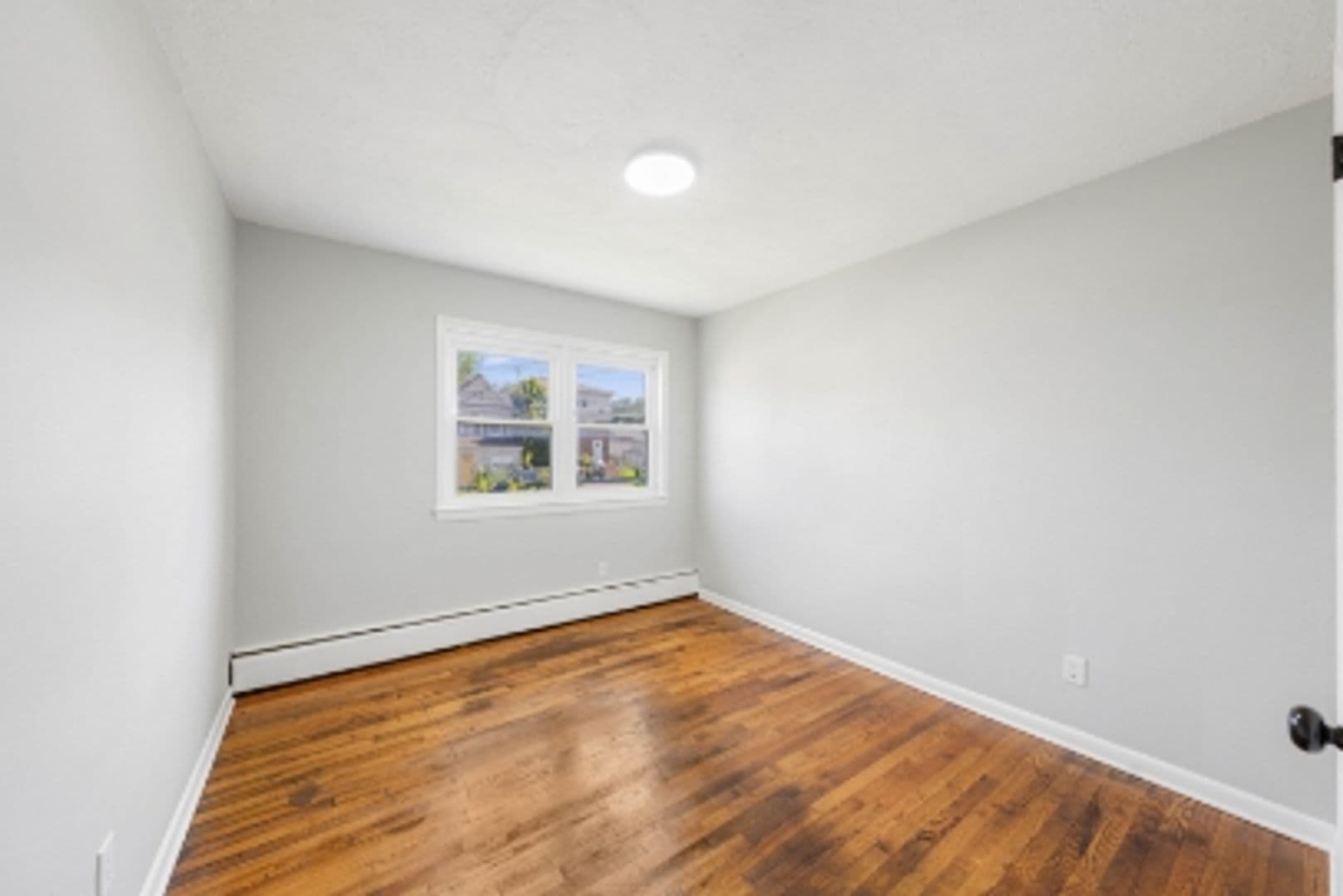 Linden Apartment: 1213 Roselle Street