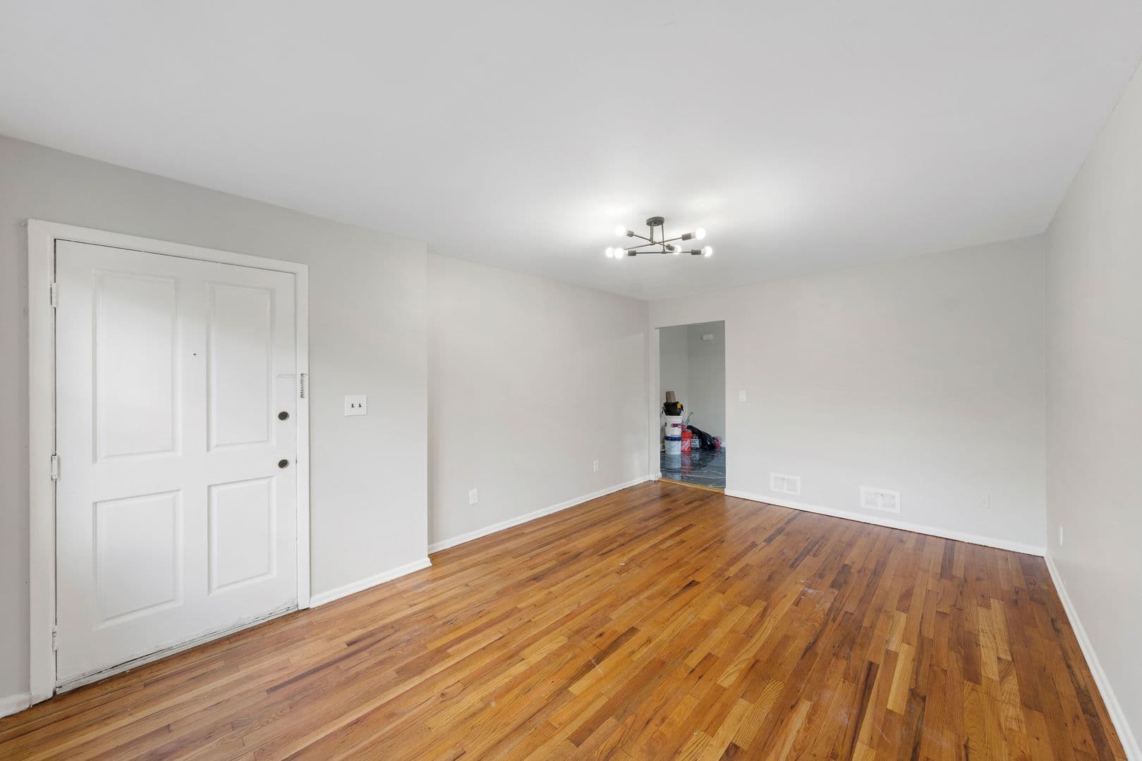 Linden Apartment: 919 Chandler