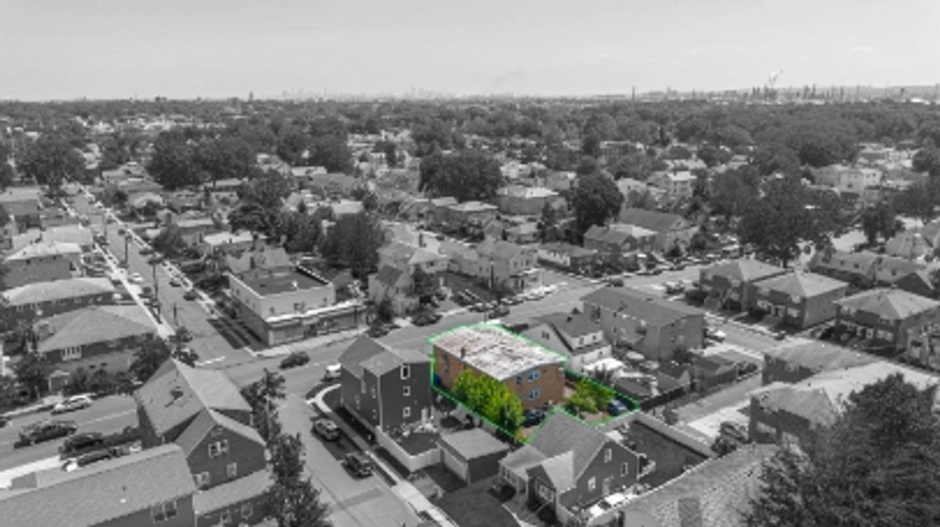 Linden Apartment: 1213 Roselle Street