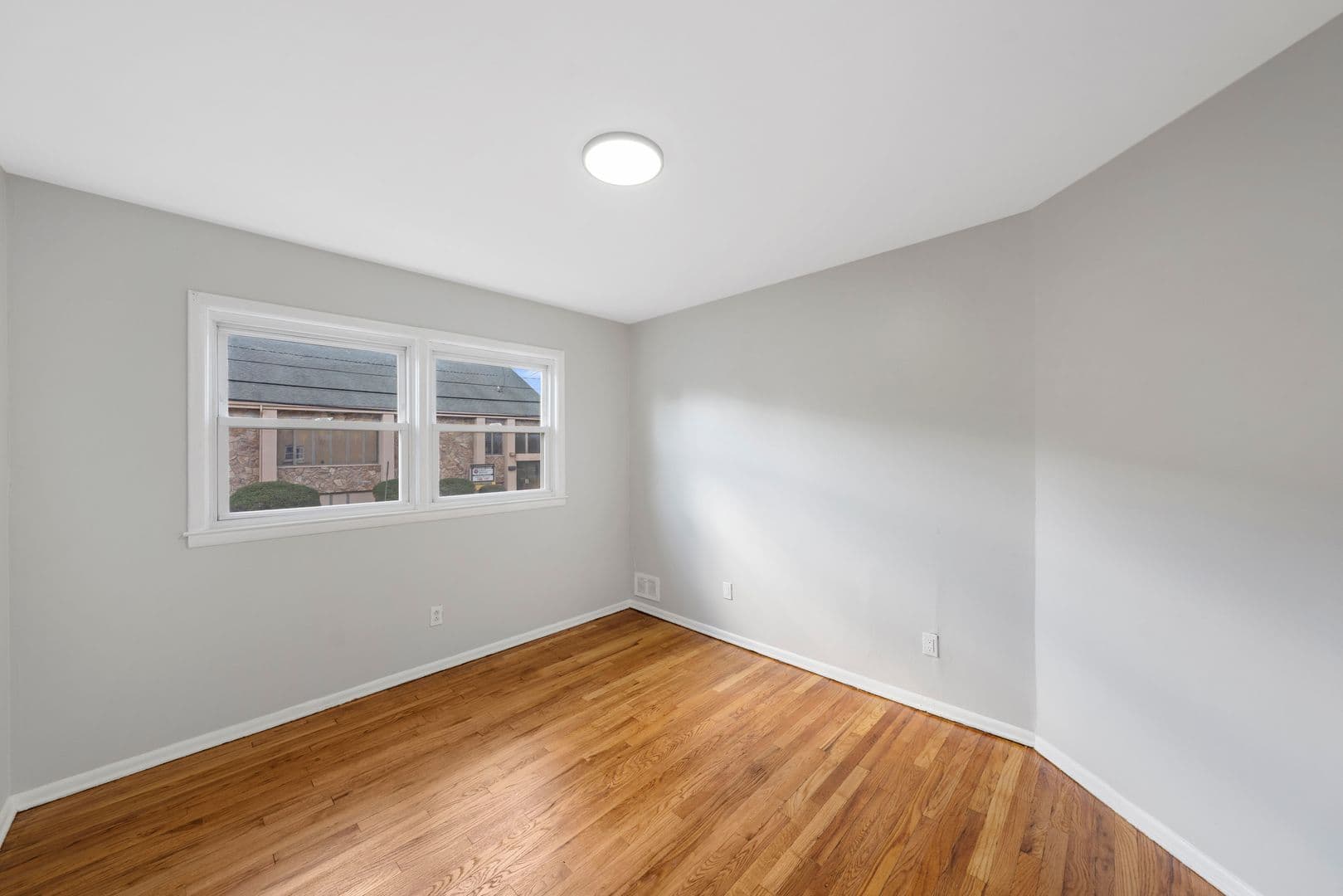 Linden Apartment: 919 Chandler