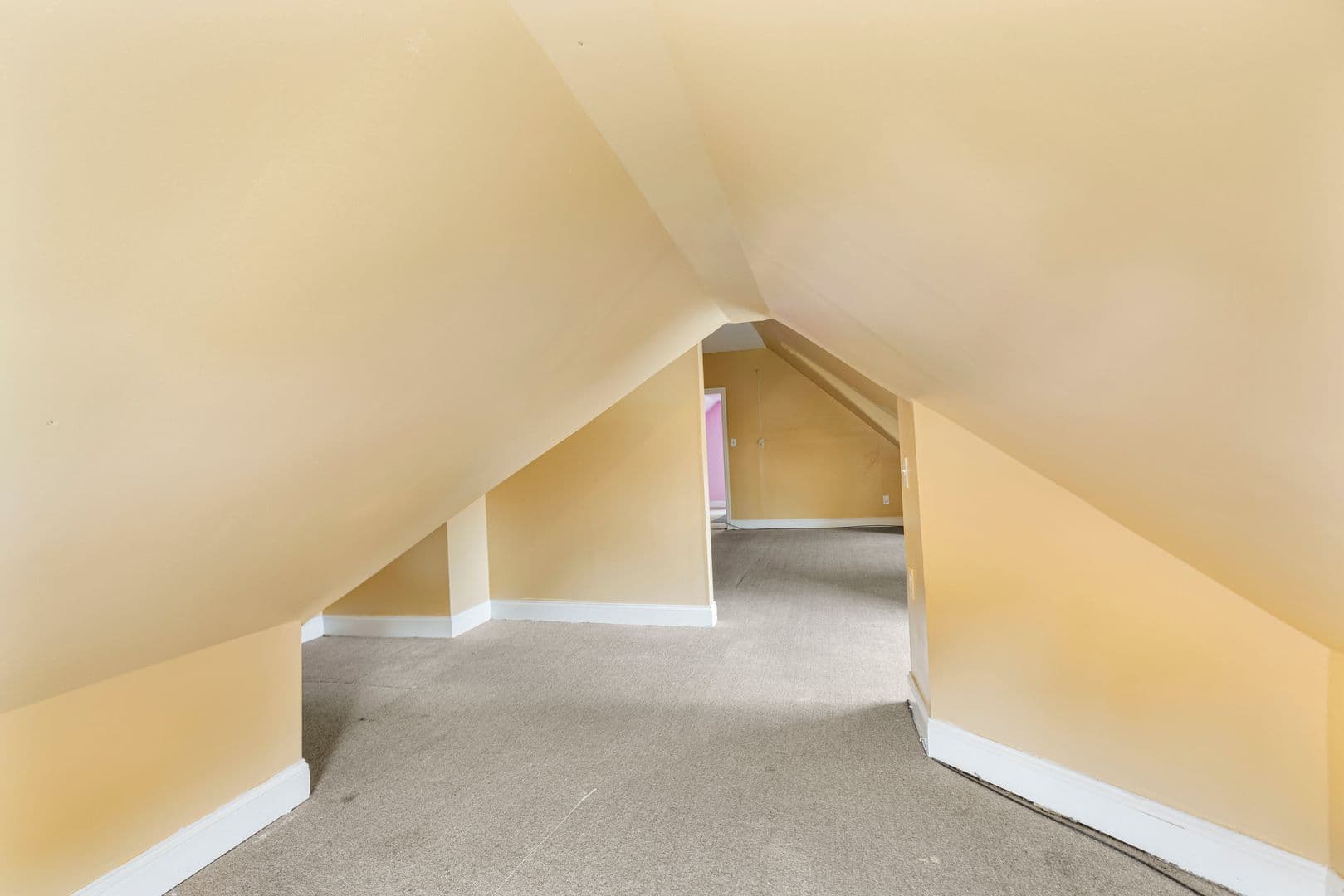 Roselle Apartment: 137-139 East 2nd Avenue