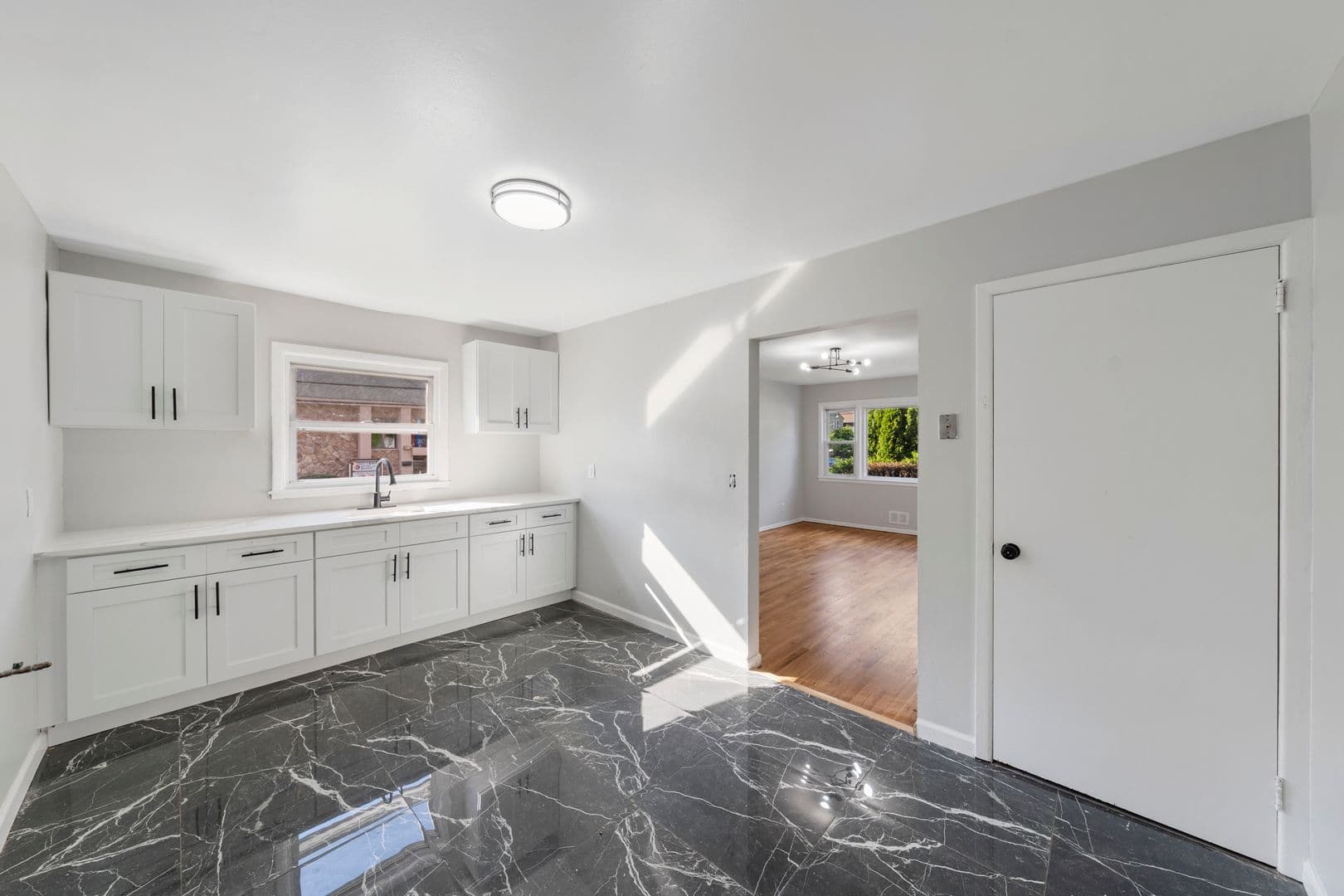 Linden Apartment: 919 Chandler