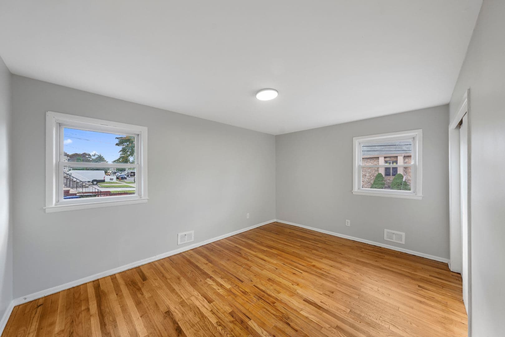 Linden Apartment: 919 Chandler