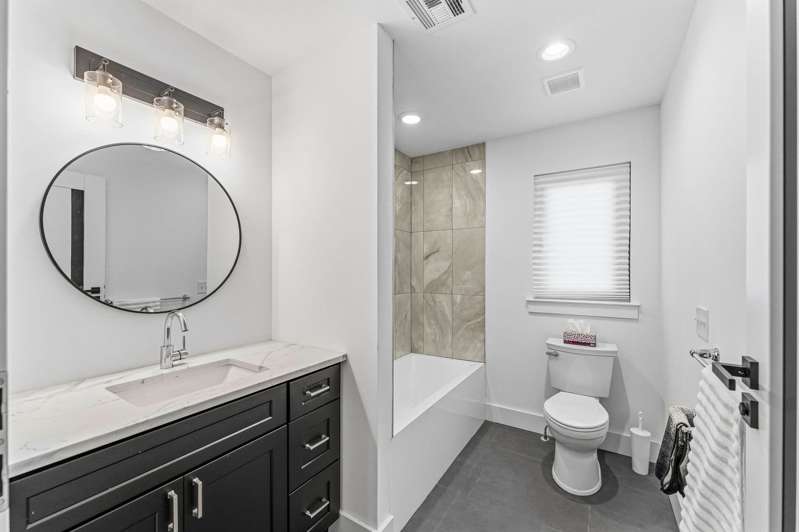 Linden Townhome: 512 Knopf St - 512 Knopf St