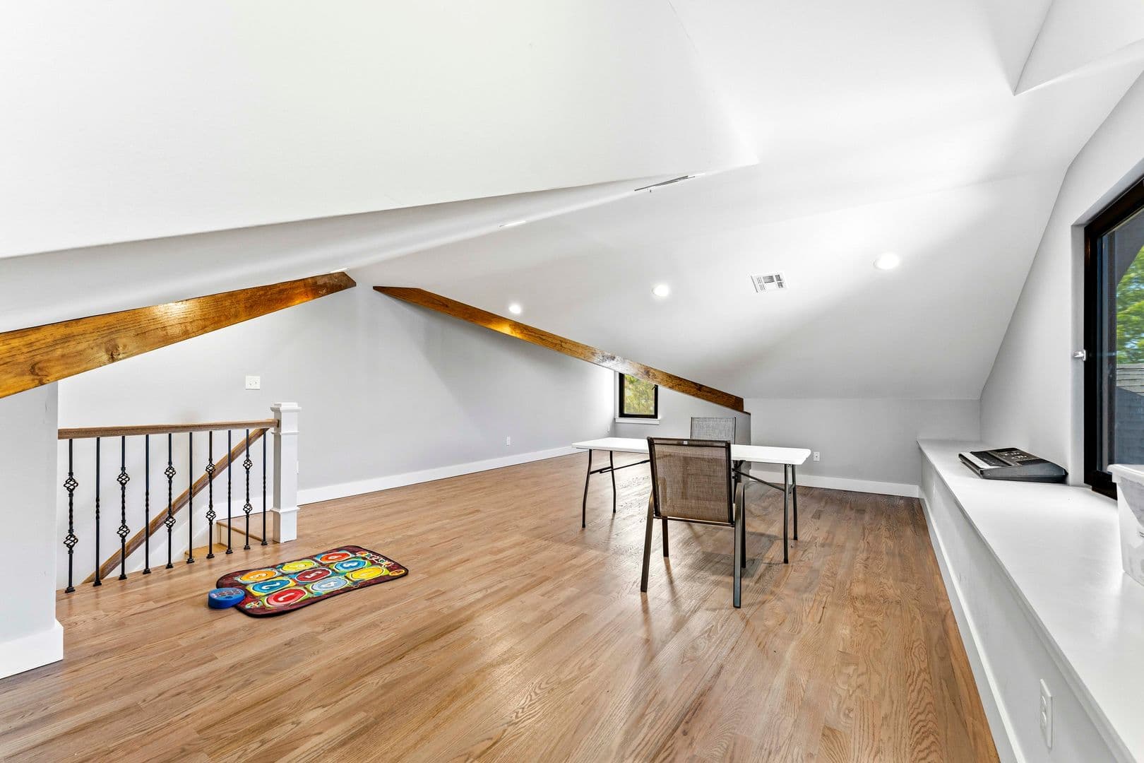 Linden Townhome: 512 Knopf St - 512 Knopf St