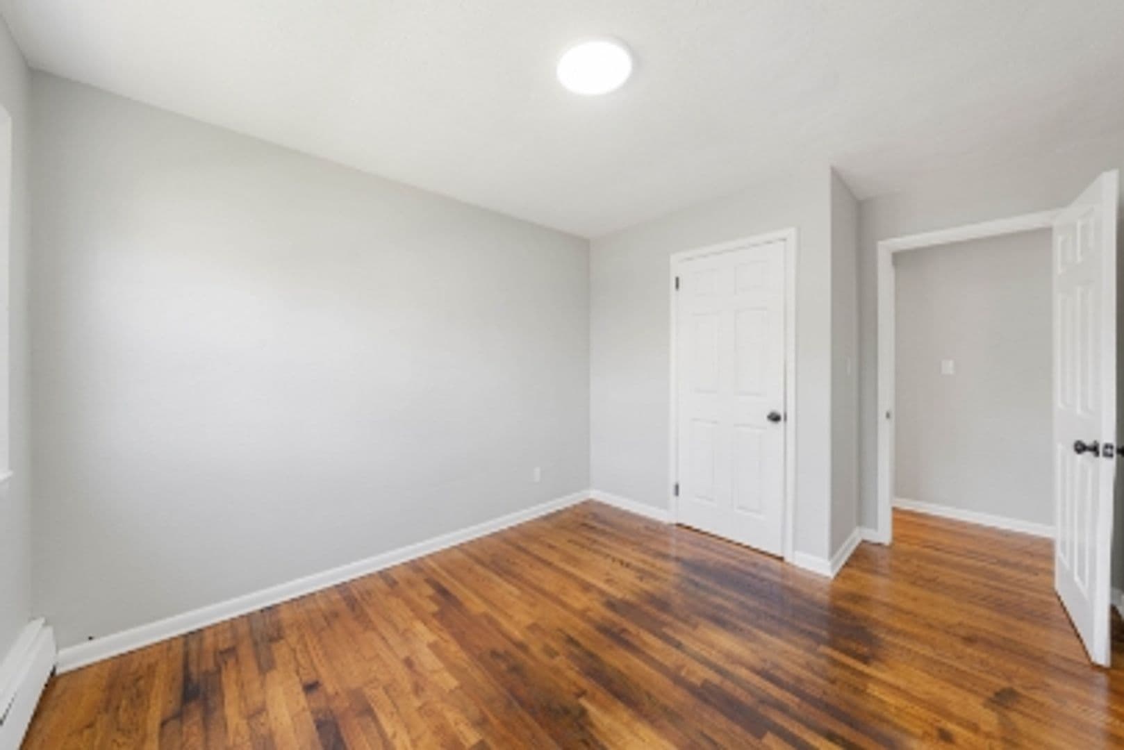 Linden Apartment: 1213 Roselle Street