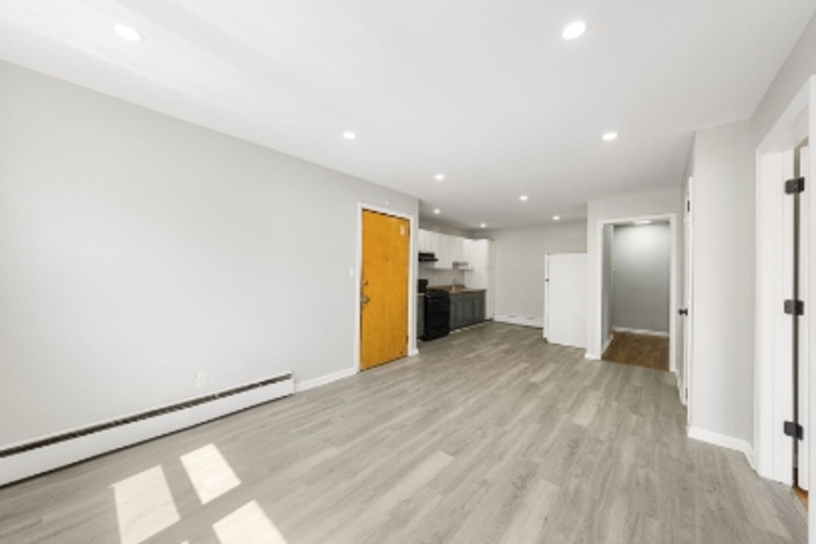 Linden Apartment: 1213 Roselle Street
