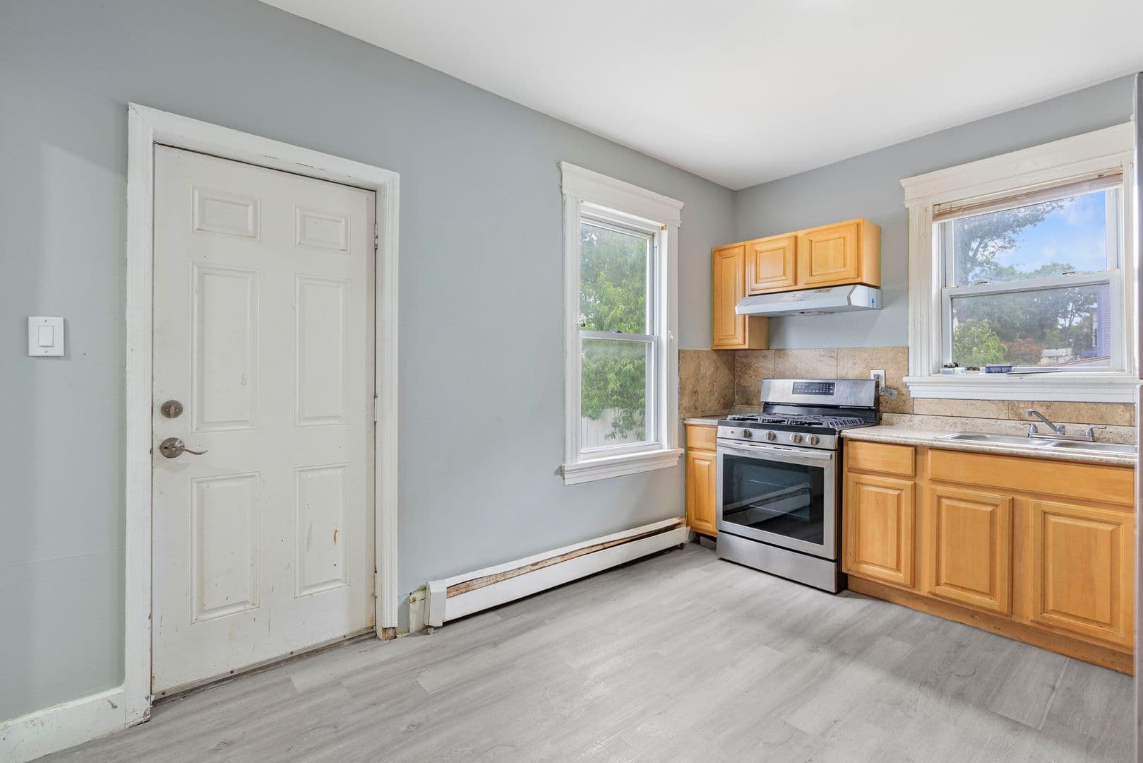 Roselle Apartment: 137-139 East 2nd Avenue