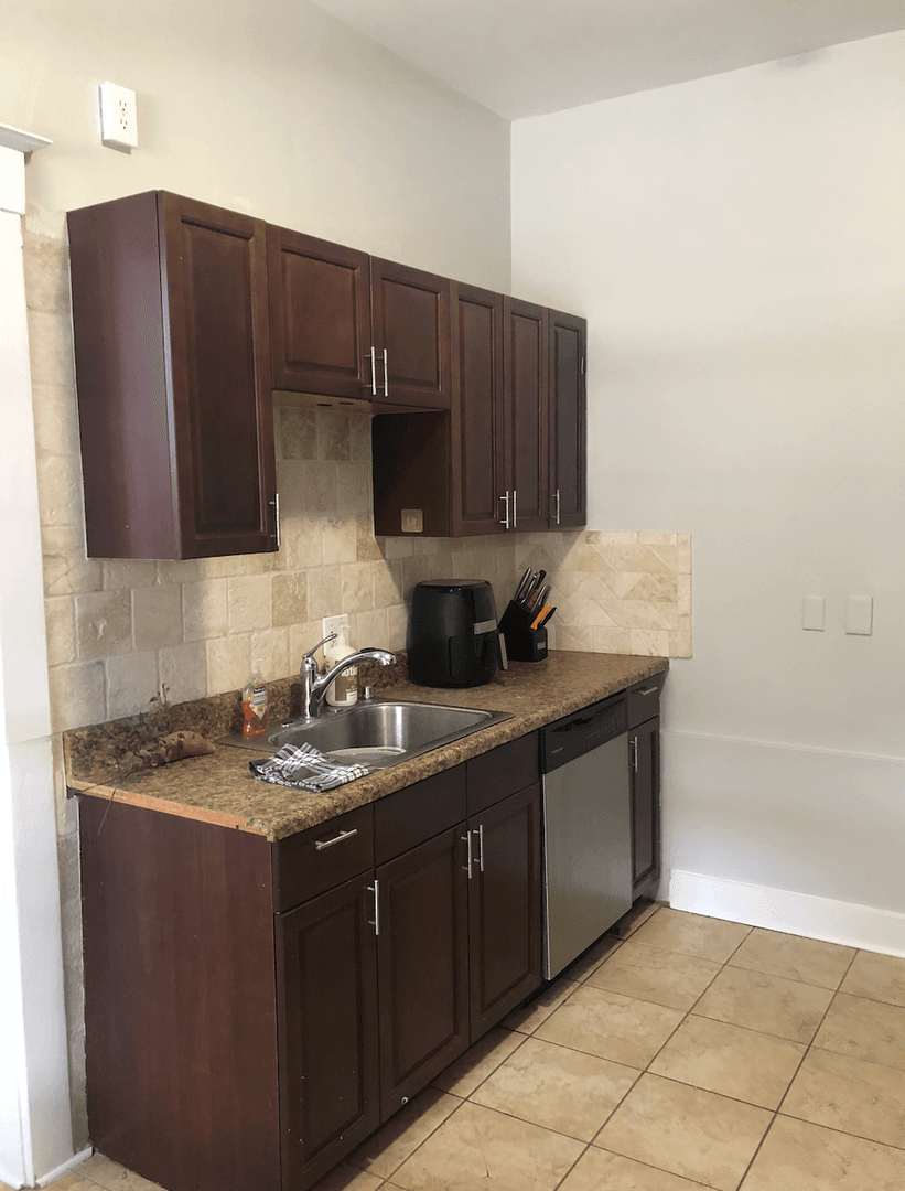 Savannah Apartment: 3 West 36th Street