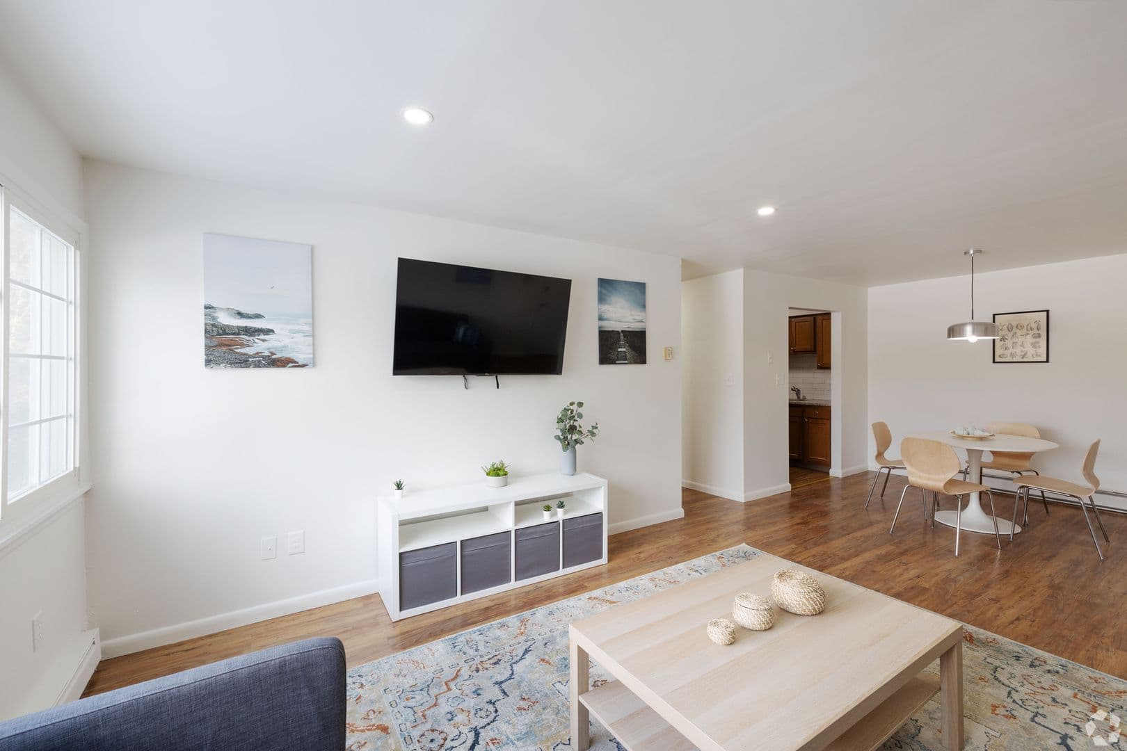 Menands Apartment: 587 Broadway