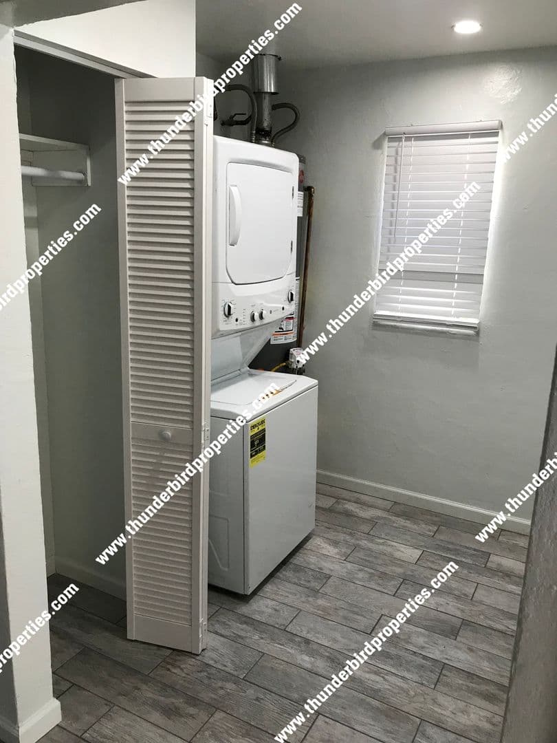 Albuquerque Apartment: 1221 San Mateo Blvd SE