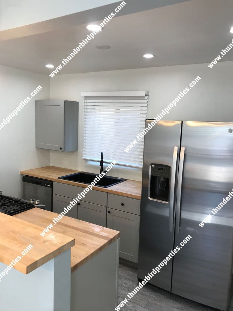 Albuquerque Apartment: 1221 San Mateo Blvd SE