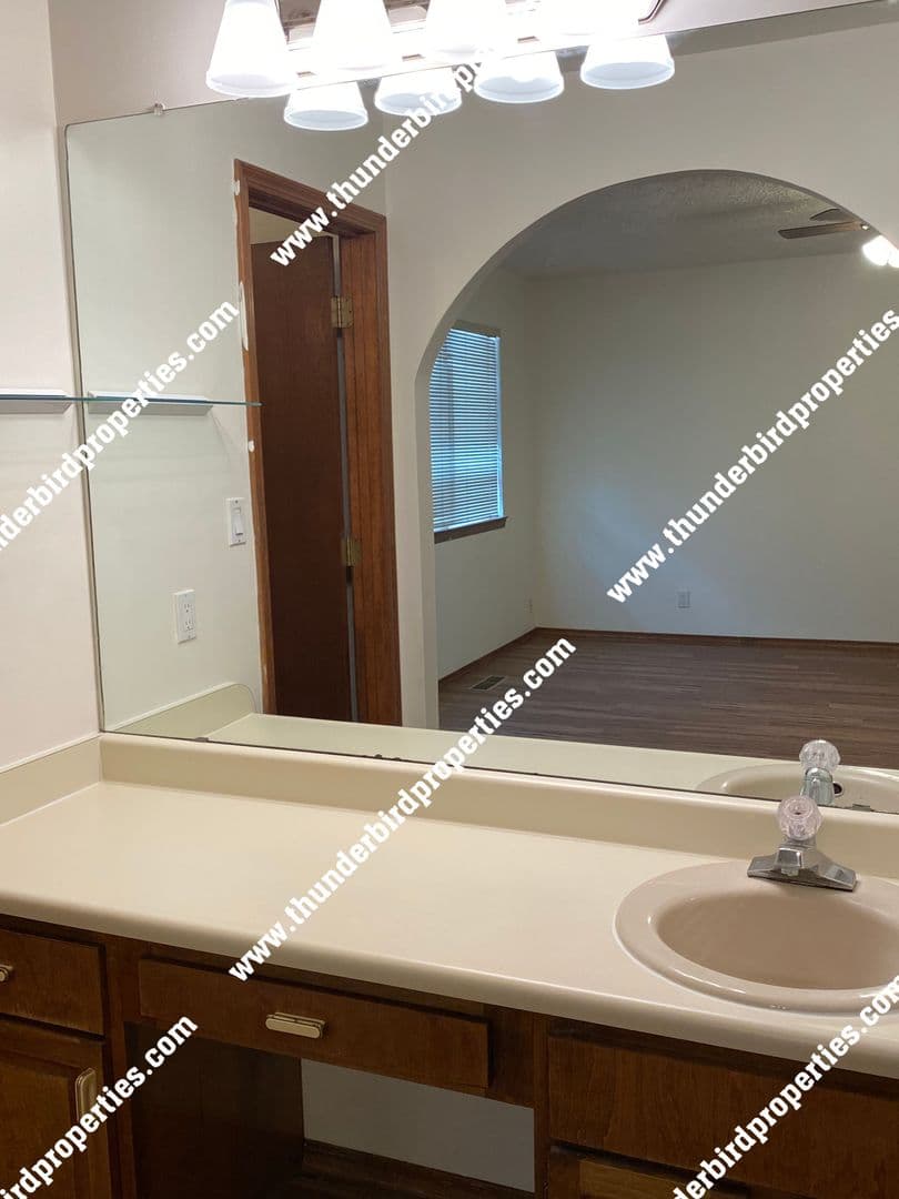 Rio Rancho House: 642 Lakeview Circle