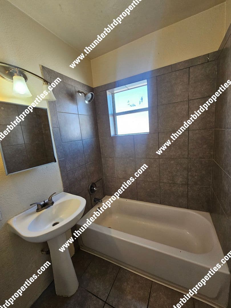 Albuquerque Apartment: 1618 Coal Ave SE