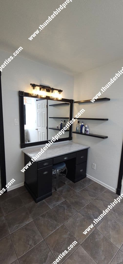 Albuquerque House: 5117 Camino Vista NW