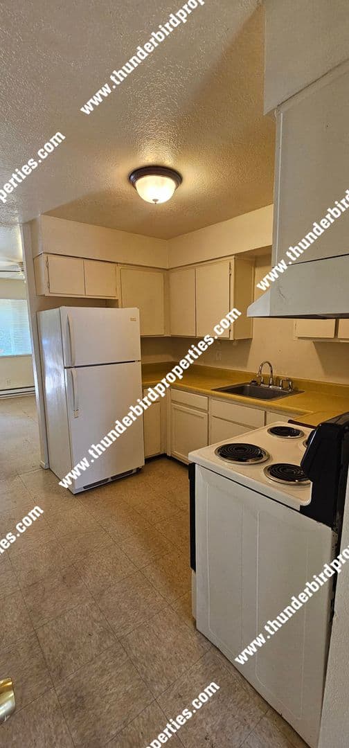Albuquerque Apartment: 187 Monte Largo Dr. NE