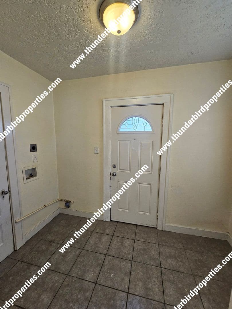 Albuquerque Apartment: 1618 Coal Ave SE