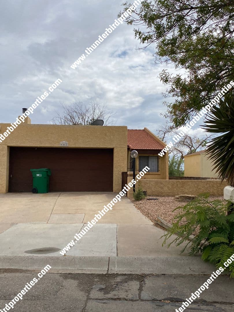Rio Rancho House: 642 Lakeview Circle