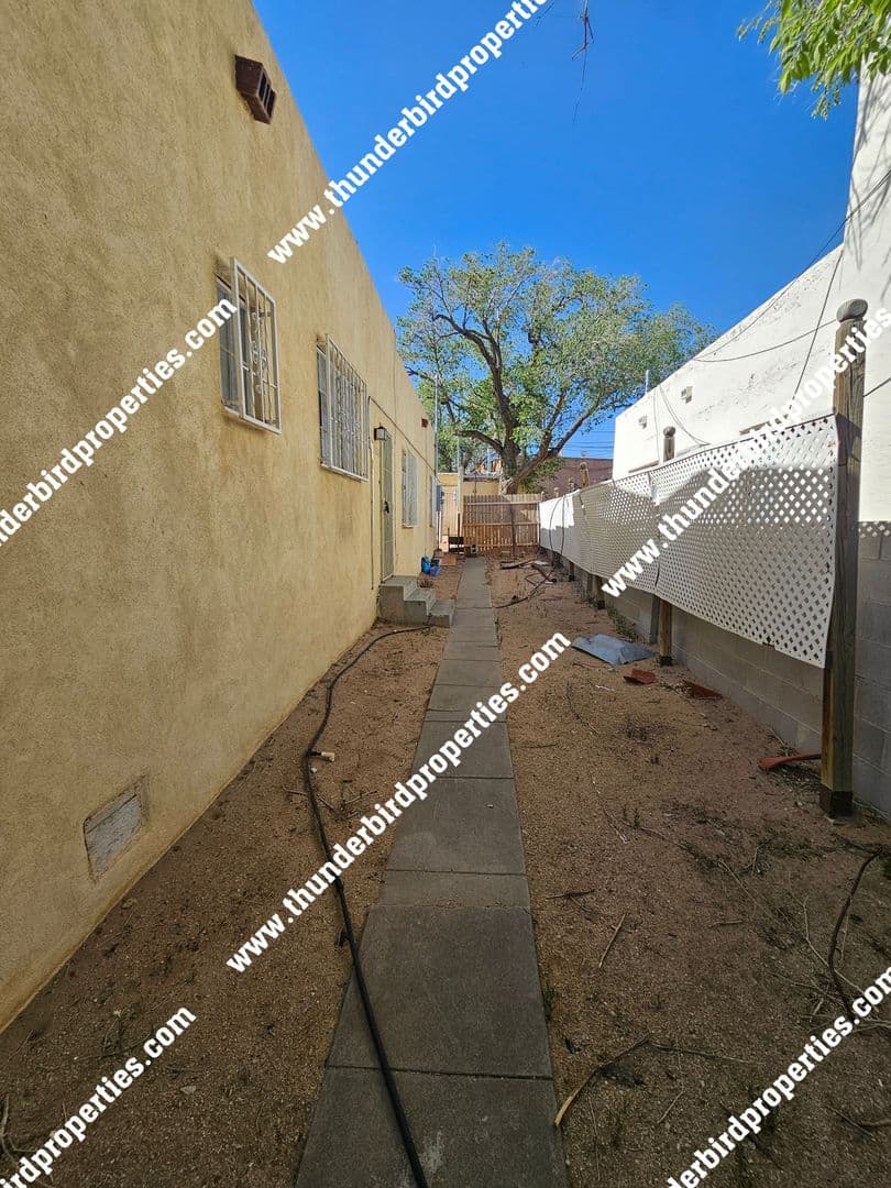 Albuquerque Apartment: 1622 Coal Ave SE