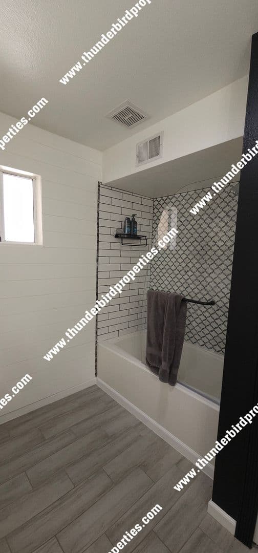 Albuquerque House: 5117 Camino Vista NW