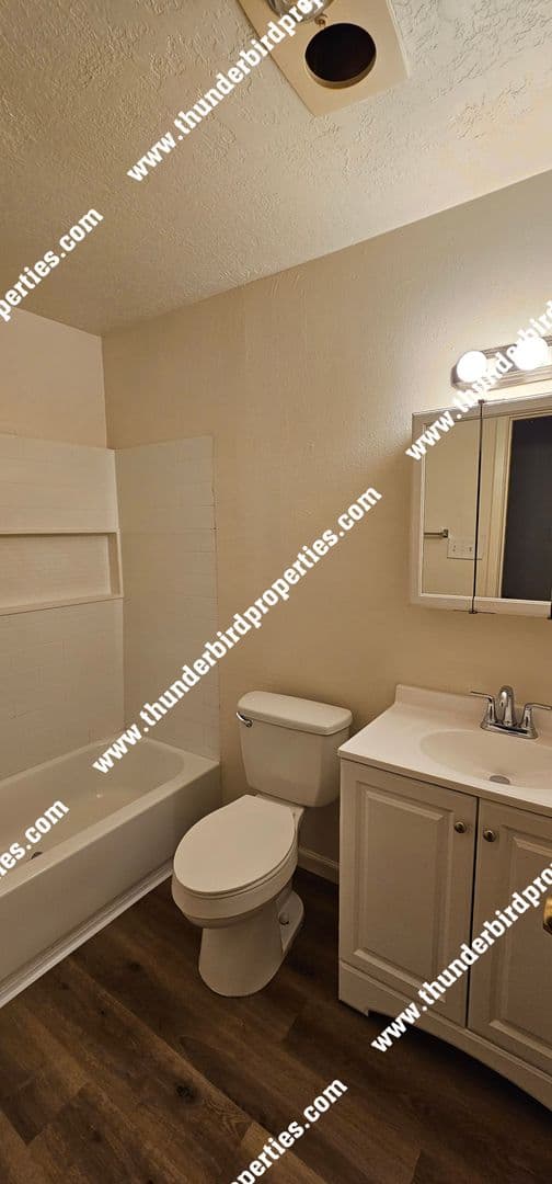 Albuquerque Apartment: 187 Monte Largo Dr. NE