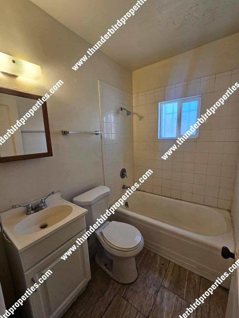Albuquerque Apartment: 1622 Coal Ave SE