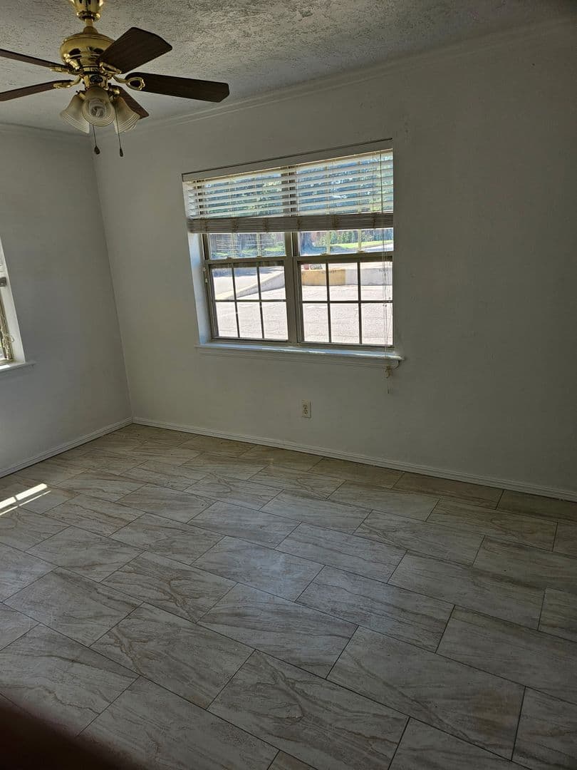Oklahoma City House: 6101 N Brookline