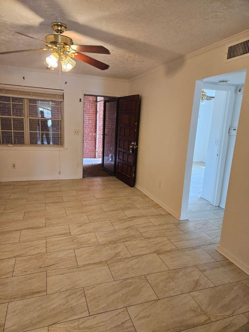 Oklahoma City House: 6101 N Brookline