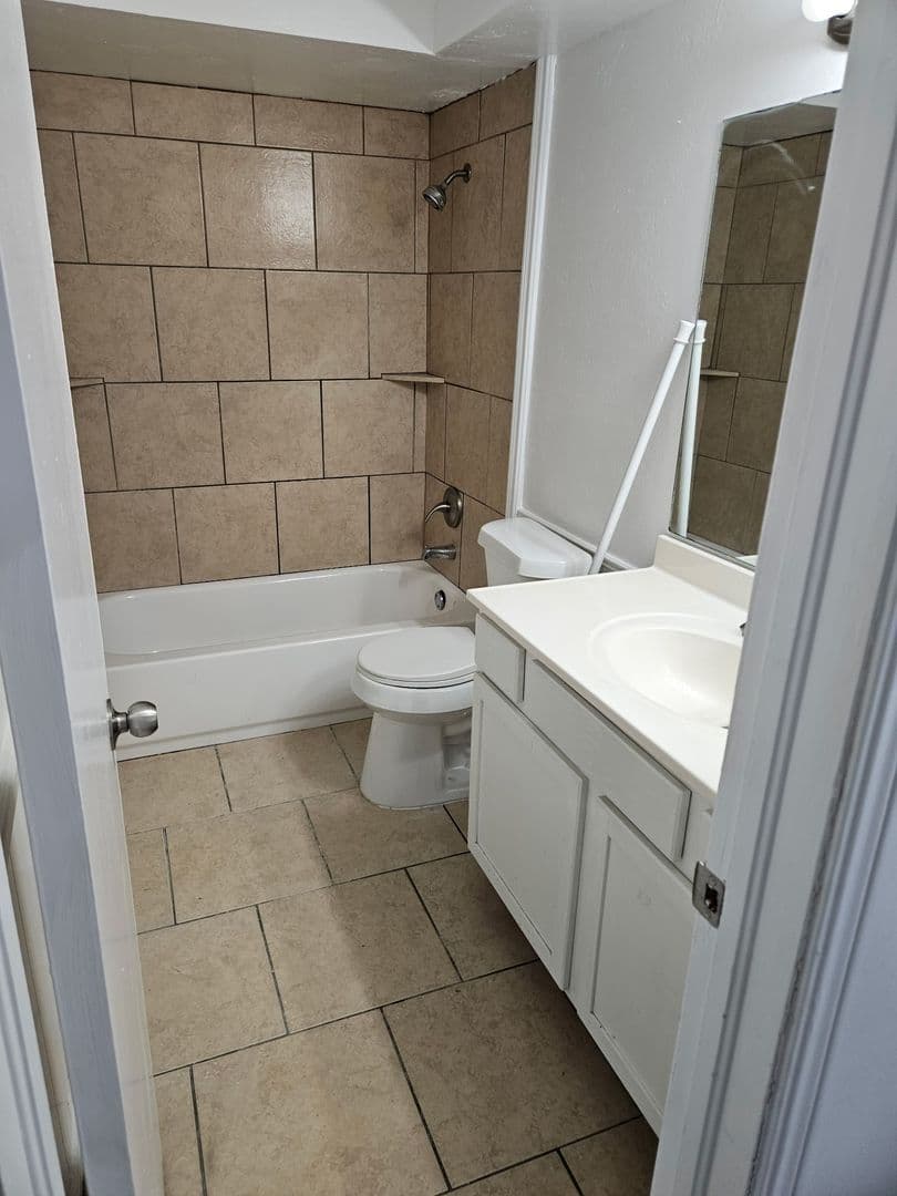 Oklahoma City House: 6101 N Brookline