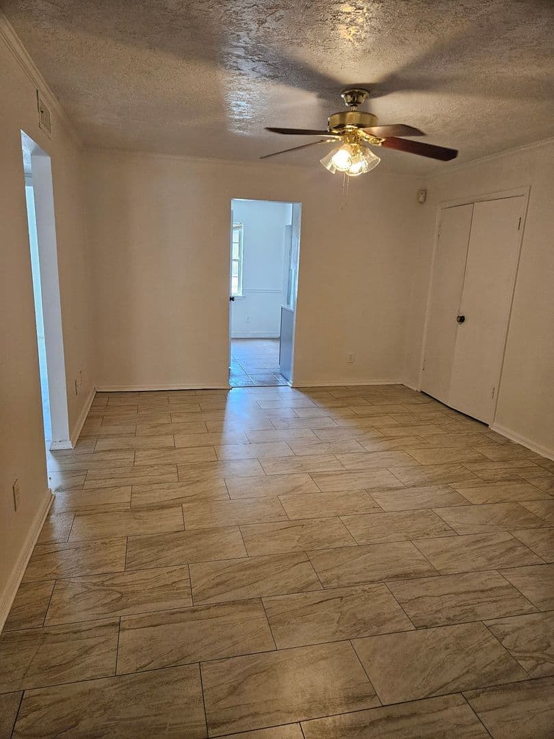 Oklahoma City House: 6101 N Brookline