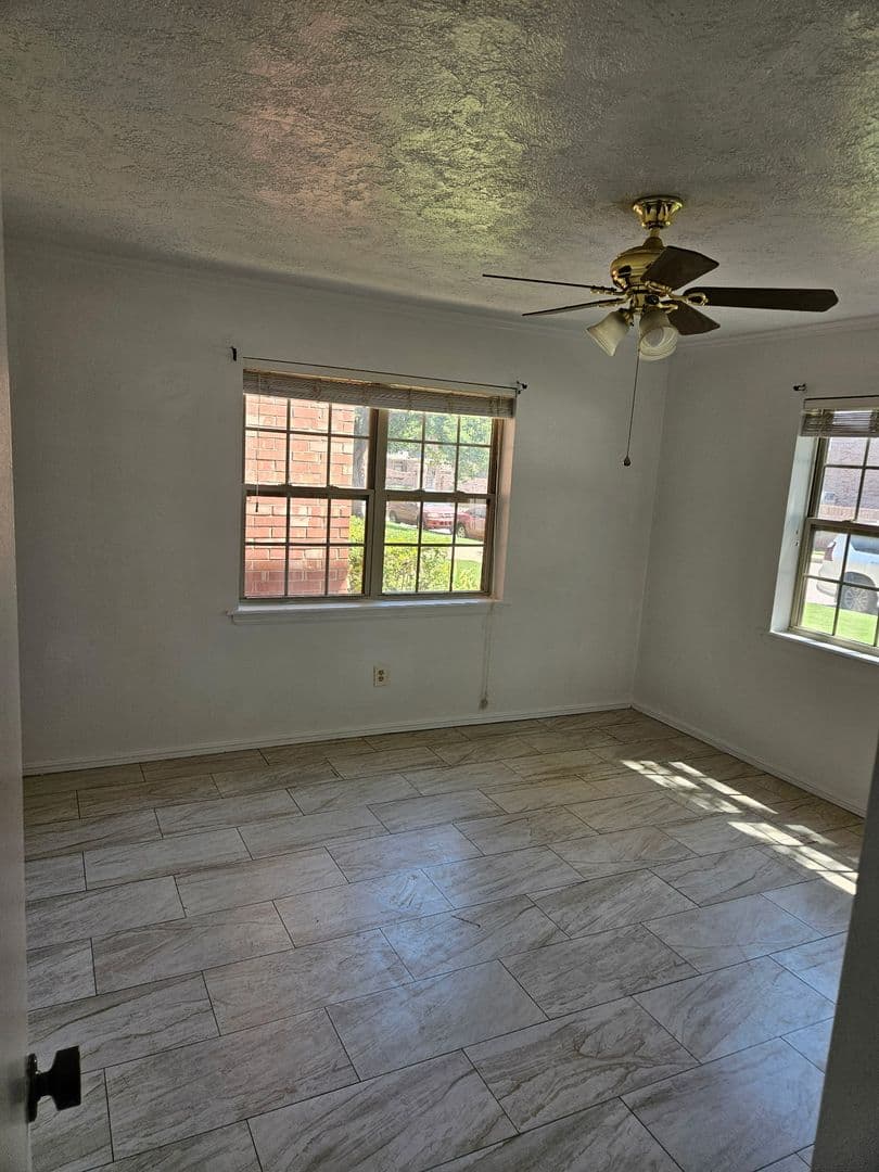 Oklahoma City House: 6101 N Brookline