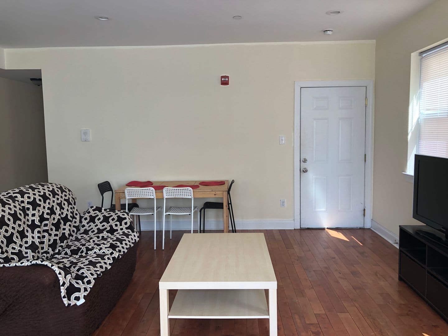 Philadelphia Apartment: 437 N Wiota St