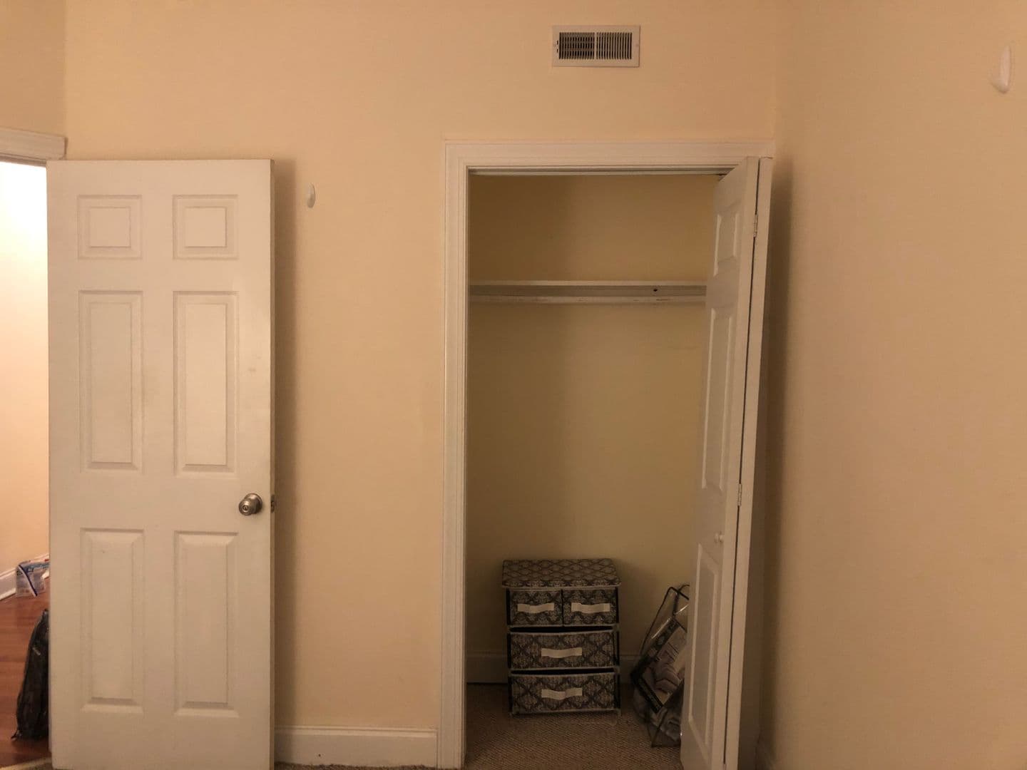 Philadelphia Apartment: 437 N Wiota St