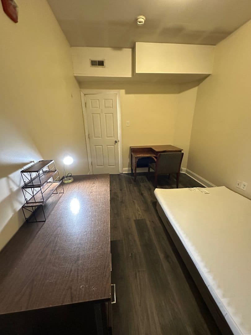 Philadelphia Apartment: 437 N Wiota St