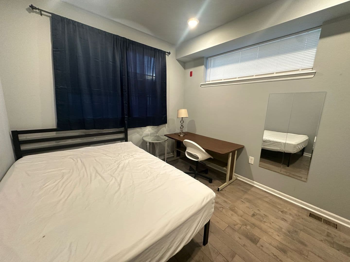 Philadelphia Apartment: 650 N 33rd st