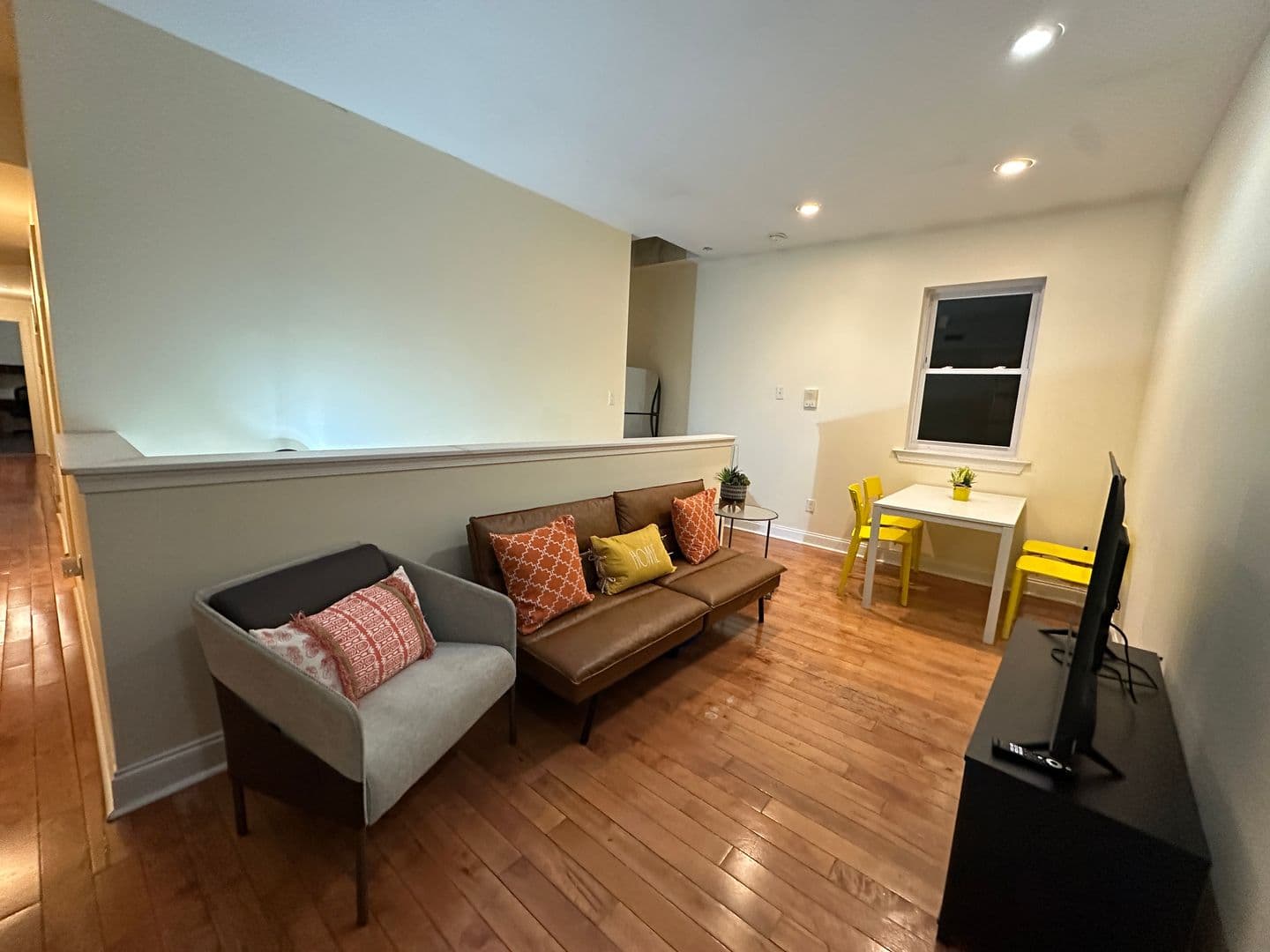 Philadelphia Apartment: 437 N Wiota St