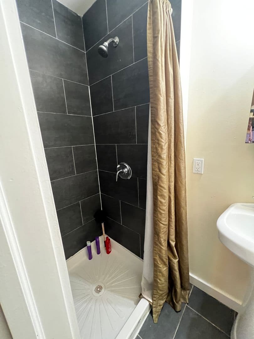 Philadelphia Apartment: 2036 N 17th st