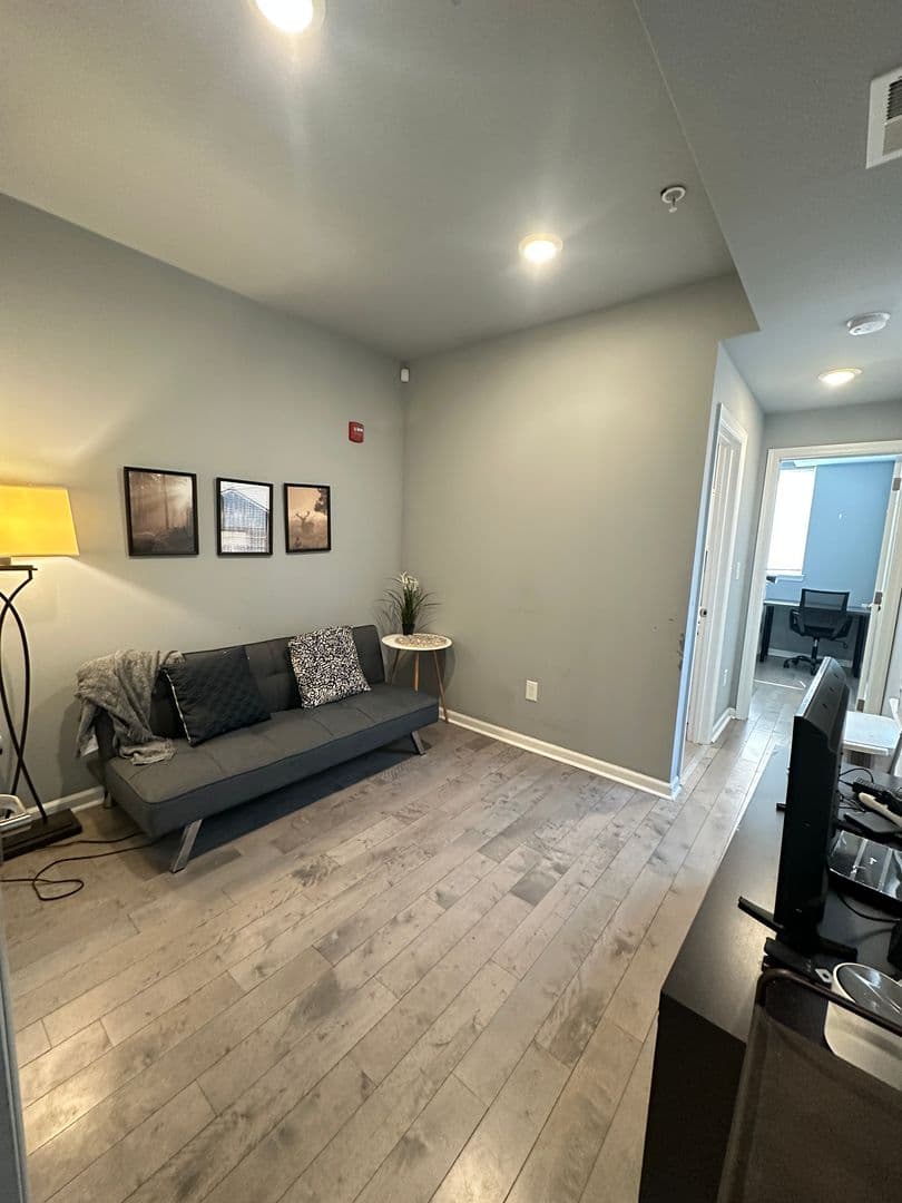 Philadelphia Apartment: 650 N 33rd st